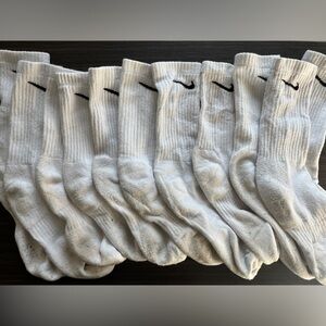 White Nike Everyday Cushioned Crew Socks